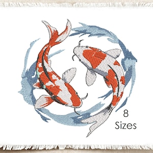 Könnte beinhalten: Ein Stickmuster mit zwei Koi-Fischen in kreisförmiger Bewegung, gefärbt in Orange, Weiß und Grau, umgeben von stilisierten blauen Wasserwellen. Der Text 8 Sizes ist in Schwarz in der unteren rechten Ecke auf einem weißen Stoffhintergrund gedruckt.