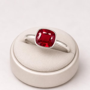 Kussen gesneden rode robijn ring vergulde en 925 zilveren ring minimalistische ring