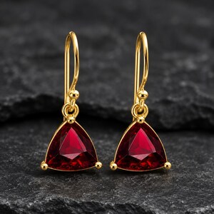 Pendientes de rubí rojo talla trillón, plata 925 bañada en oro, piedra de Mozambique