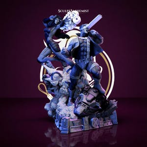 Puede incluir: Una escultura detallada de dos figuras en poses dinámicas, una con un haz brillante y la otra en el aire. Las figuras son en tonos de azul y gris, sobre un fondo morado oscuro con el texto "SCULPTALCHEMIST".