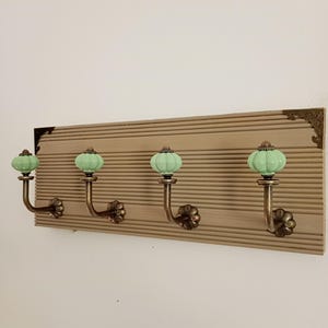 Vintage wall-mounted coat rack with 4 hooks | Sage green ceramic knobs | Light gray painted wood | Hallway, bedroom, bathroom