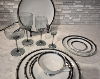 Twaalfdelige serviesset van porselein en kristal.      Kroonjuweel. Fifth Avenue. Beieren, Duitsland, onberispelijke staat. De koper moet eventuele verzendkosten betalen!