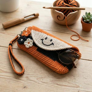 Gehäkelte Sonnenbrillenhülle, Brillenetui Muster, gehäkelte Brillenhalter, Smiley Häkel Etui, Brillenhülle, Florale Häkelhülle.