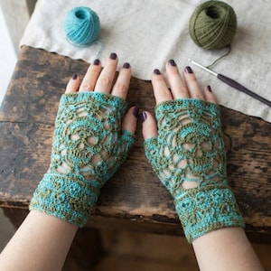 Skull Fingerless Gloves, Gothic Gloves Pattern, Spiderweb Gloves, Fingerless Mittens PDF, Lace Gloves Crochet, Hand Warmer Pattern.