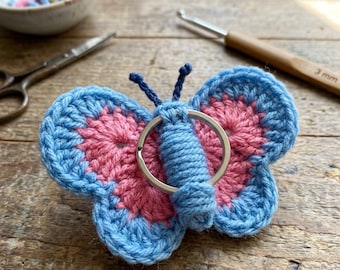 Schmetterling Schlüsselanhänger Häkelanleitung Pdf, Amigurumi Schmetterling Schlüsselanhänger Pdf, Schmetterling Taschenanhänger Muster, Schmetterling Taschenanhänger Muster.