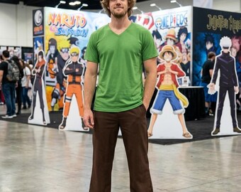 Shaggy From Scooby Doo Cartoon Costume – Men's 70s Sleuth Sidekick Cosplay Outfit with Green V-Neck Shirt and Brown Flare Pants