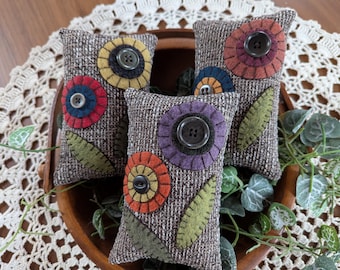 Penny Rug Flowers Bowl Filler Pillow Tucks