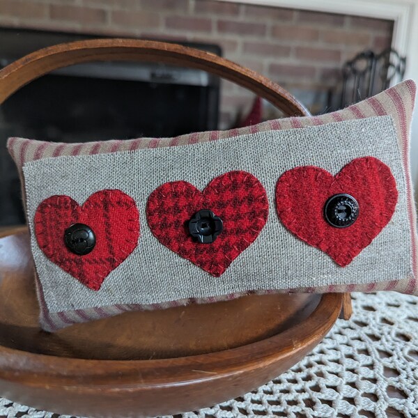 Hearts Valentine Shelf Pillow Tuck