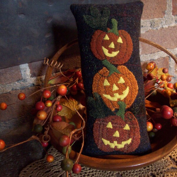 Jolly Jack-O-Lanterns Shelf Pillow Tuck