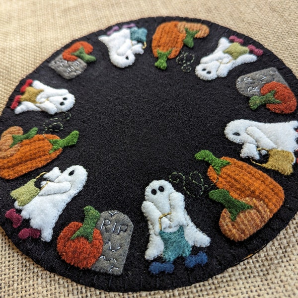 Little Ghosts Trick or Treating Candle Mat