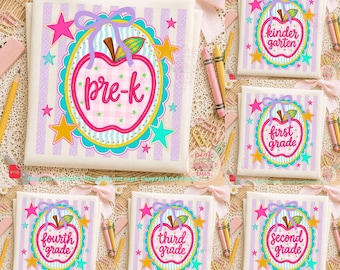 Paquete PNG de manzanas para maestras con estilo preppy para la vuelta al cole, diseño de camiseta coqueta para el primer día de clases, estampado colorido de lunares para preescolar, 1.º, 2.º, 3.º, 4.º y 5.º grado.