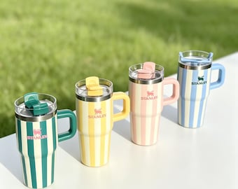 Taza térmica Stanley Quencher H2.0 de 1,2 litros con rayas pastel / Taza de viaje a prueba de fugas con asa / Regalo original / Taza para el coche