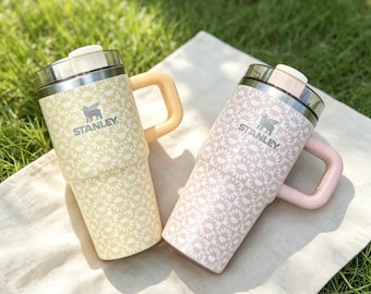 Stanley The Quencher H2.0 FlowState Insulated Mug, 40 oz | Daisy Check Coffee Mug | Perfect Gift for Women | Car Mug