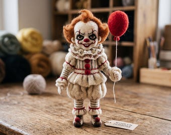 手作りのフェルト製ピエロ人形、恐ろしいサーカスホラー彫刻、ダークゴシック調のハロウィンホームデコレーション。