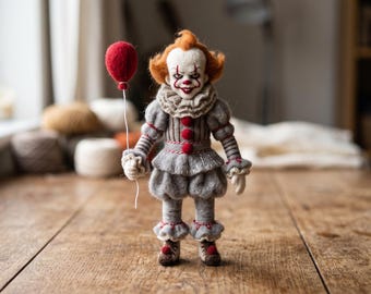 手作りのフェルト製ピエロ人形、恐ろしいサーカスホラー彫刻、ダークゴシック調のハロウィンホームデコレーション。