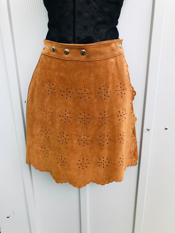 Suede skirt with scallop border