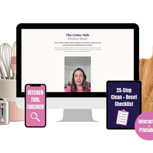 Op de afbeelding: Een digitaal productpakket met een computermonitor, smartphone en tablet waarop de gids The Celiac-Safe Kitchen Reset wordt weergegeven. Het scherm toont een video, een Kitchen Tool Checker en een 25-Step Clean + Reset Checklist met printables.
