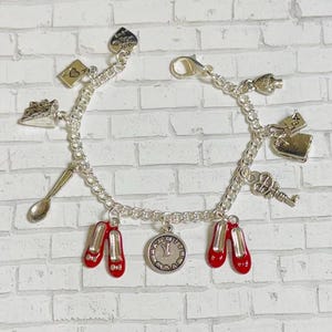 Girls Wizard of Oz Bracelet - Red Slipper Shoes -Wizard of Oz Jewelry- Dorthy Ruby Shoes - Fairytale Jewelry - Girls Bracelet - Storybook