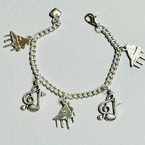 Girls Piano Recital Gift- Girls Piano Charm Bracelet - Girls Music Jewelry - Girls Gift- Gift for Pianist - Grand Piano Jewelry