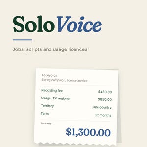 Könnte beinhalten: Ein digitales Dokument mit dem Titel SoloVoice und dem Untertitel Jobs, scripts and usage licences. Darunter befindet sich eine weiße Rechnung für eine Frühjahrskampagne mit einer Aufnahmegebühr von 450,00 $ und regionaler TV-Nutzung von 850,00 $.