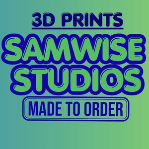 Op de afbeelding: Een grafisch logo met de tekst 3D PRINTS SAMWISE STUDIOS MADE TO ORDER in een vet, afgerond lettertype in bubbelstijl. De letters zijn lichtgroen met een dikke donkerblauwe omlijning, geplaatst tegen een verloopachtergrond van blauw naar groen.