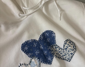 Handgenaaide hoodie met patchwork