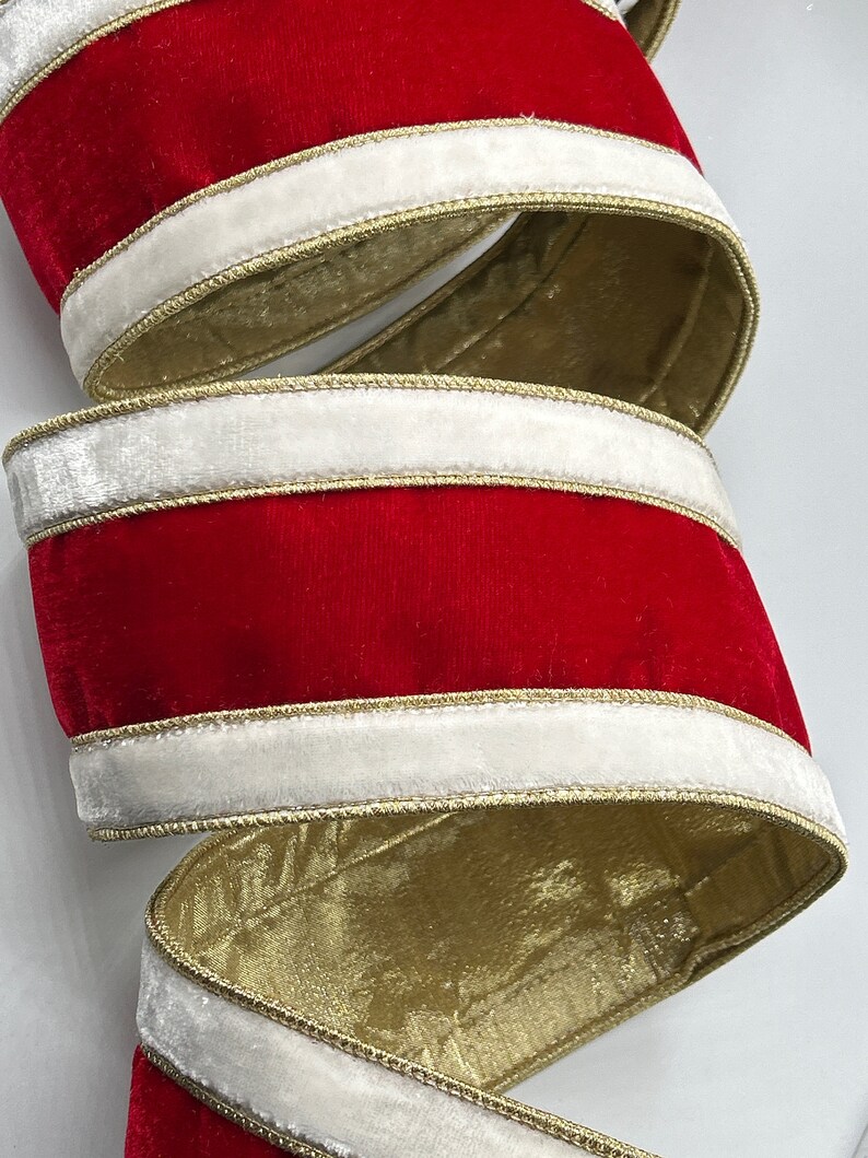 A Red Robe Ribbon 4