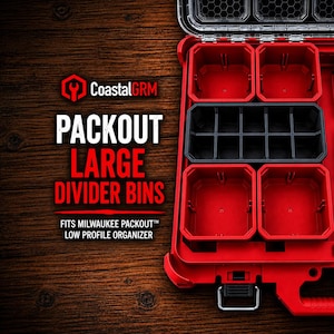Könnte beinhalten: Rote Packout-Großteiler-Behälter mit schwarzem Teiler-Einsatz, passend für den Milwaukee Packout Low Profile Organizer. Das Bild enthält das CoastalGRM-Logo und den Produkttext.