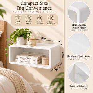 Puede incluir: Un estante de pared flotante rectangular blanco que mide 43,18 cm de ancho, 19,05 cm de alto y 25,4 cm de profundidad. El estante sostiene una planta verde, una vela con la etiqueta Good Things Take Time y dos libros, The Cozy Home y Minimal Living.