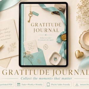 Puede incluir: Un diario de gratitud digital en la pantalla de una tableta con el texto Gratitude Journal, A place to collect the moments that matter y GJ. La pantalla muestra una llave dorada, una cinta azul verdoso, un sello de cera y un sobre.