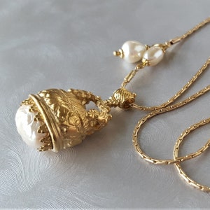 Baroque Pearl Necklace, Ornate Gold Fob, Perfect Birthday Gifts, Beautiful Gifts for Her, Victorian Style, Baroque Pearl Jewelry veryDonna