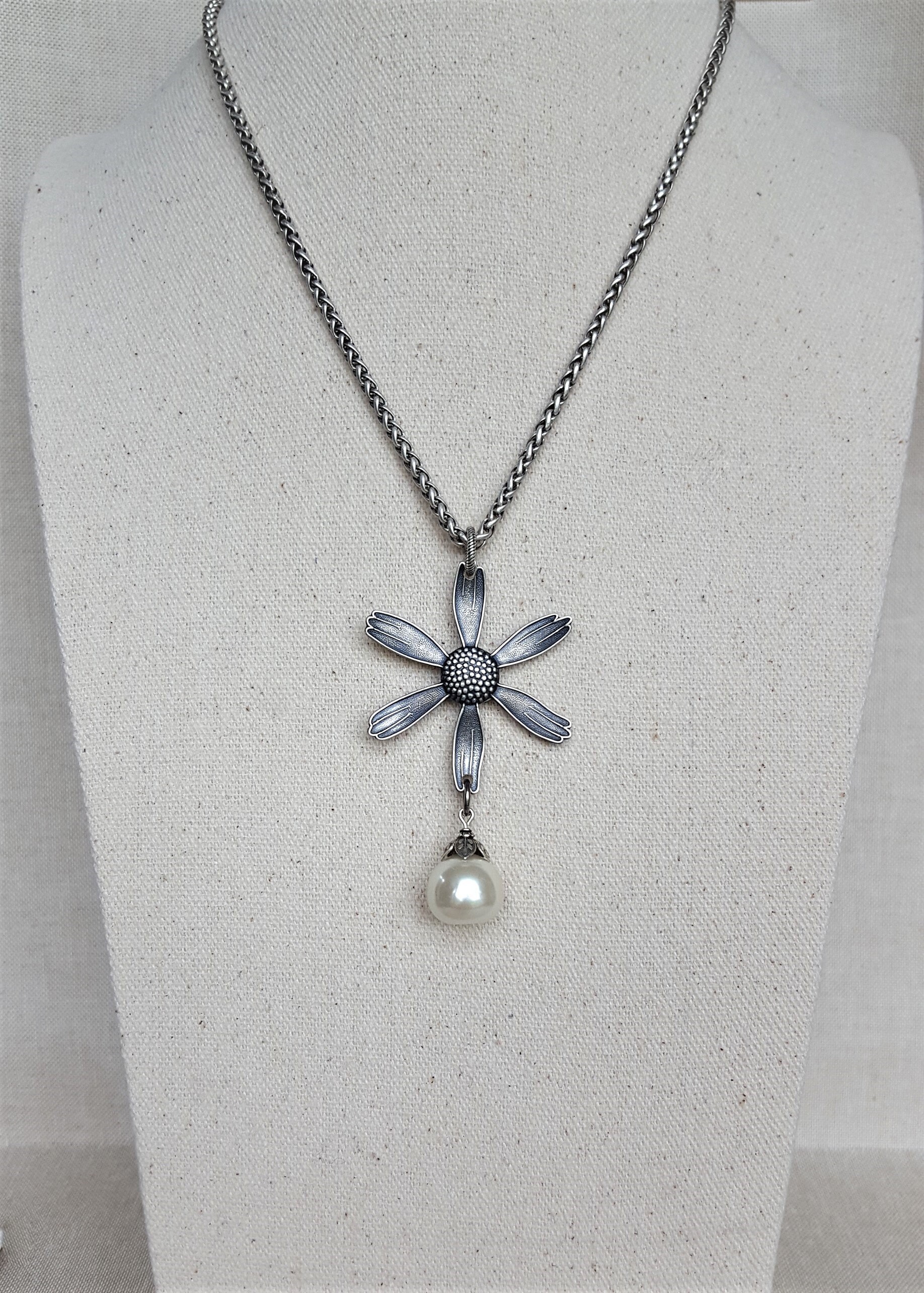 正規品・関税込み◆HEI◆DAISY SWAROVSKI PEARL NECKLACE Swarovski Daisy and Freshwater Pearl Necklace – Bliss Kingdom