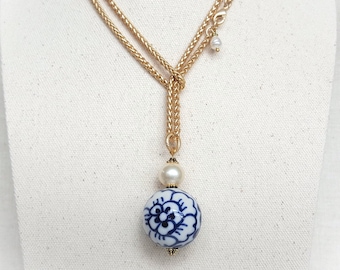 Chinoiserie and Pearl Necklace, Blue and White Jewelry, Long Pearl and Chinoiserie Necklace, Blue and Pearl Jewelry, veryDonna