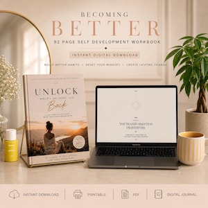 Puede incluir: Un libro de ejercicios de desarrollo personal de 82 páginas titulado Becoming Better, Unlock What's Holding You Back, en un soporte junto a un portátil que muestra The Transformation Framework, una botella amarilla y una taza.