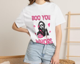 T-shirt graphique « Bouh, salope ! » | Masque Scream, cœurs roses, humour d'Halloween