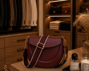 Elegant Saddle Crossbody Bag, Minimalist Shoulder Purse, Luxury Style Vegan Leather Handbag, Chic Everyday Messenger Bag for Women
