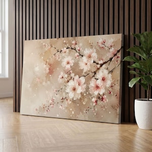 Pode incluir: Uma tela retangular de arte de parede com uma pintura em estilo aquarela de delicados ramos de cerejeira. A obra exibe flores rosa suave e brancas contra um fundo bege e castanho claro com salpicos subtis de tinta.