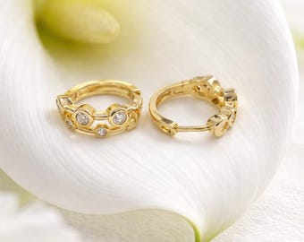Gold plated Earrings featuring sparkling circles