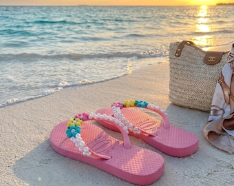 Chanclas Havaianas personalizadas con cuentas / Sandalias con flores de perlas / Regalo para damas de honor en bodas en la playa