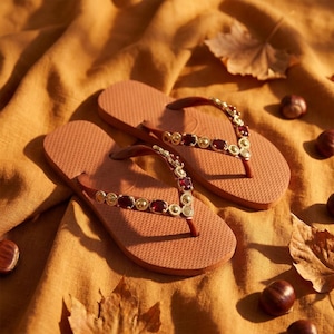 Tongs Havaianas personnalisées avec perles | Sandales à fleurs de perles | Cadeau de mariage à la plage pour demoiselles d'honneur Marrom