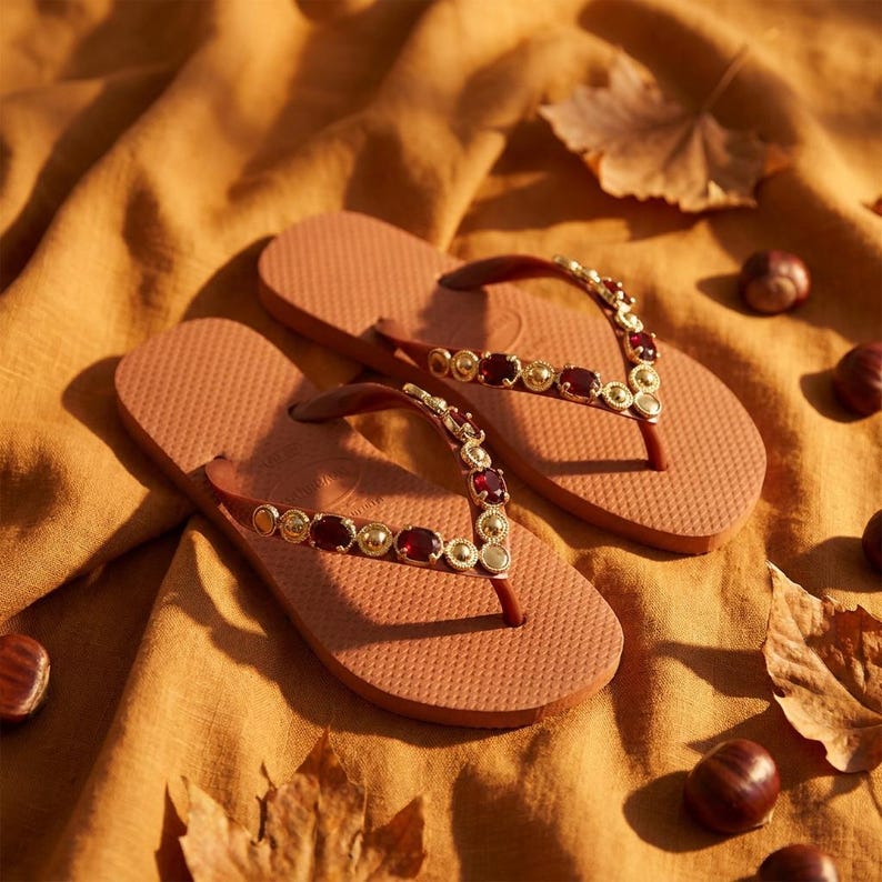 Tongs Havaianas personnalisées avec perles | Sandales à fleurs de perles | Cadeau de mariage à la plage pour demoiselles d'honneur Marrom