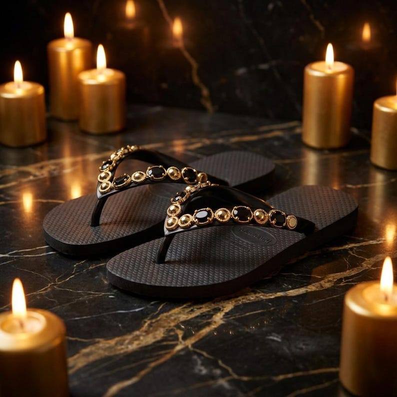 Tongs Havaianas personnalisées avec perles | Sandales à fleurs de perles | Cadeau de mariage à la plage pour demoiselles d'honneur Noir