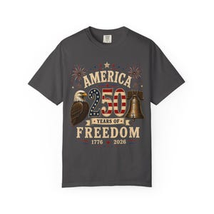 Amerika 250 Jahre Freiheit T-Shirt, Patriotisches Adler-Freiheitsglocken-T-Shirt (1776-2026) Bild 3