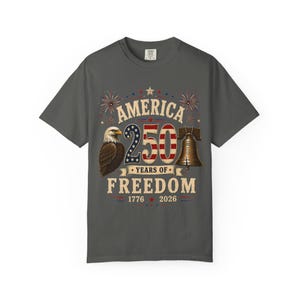 Amerika 250 Jahre Freiheit T-Shirt, Patriotisches Adler-Freiheitsglocken-T-Shirt (1776-2026) Bild 4