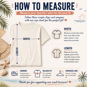 K&ouml;nnte beinhalten: Eine Anleitungsgrafik mit dem Titel HOW TO MEASURE zeigt ein cremefarbenes T-Shirt mit gestrichelten Pfeilen f&uuml;r Breiten- und L&auml;ngenma&szlig;e. Der Text erkl&auml;rt, wie man die Brustweite und die L&auml;nge misst, erg&auml;nzt durch Hinweise zur Passform.
