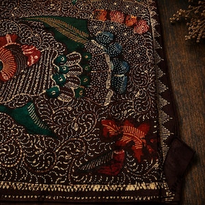 Tessuto Batik Tulis disegnato a mano / motivo Ukel, arte indossabile del patrimonio indonesiano