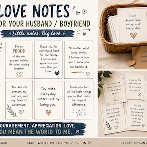 Può includere: Un set di 20 biglietti d'amore per un marito o un fidanzato. Le carte presentano messaggi d'amore e apprezzamento. Sono esposte in un cestino di vimini, con una tazza di caffè e una penna.