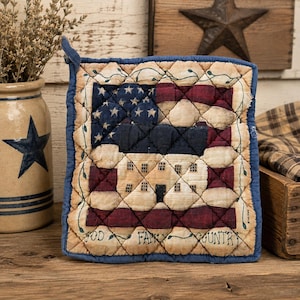 Topflappen mit gestepptem amerikanischem Flaggenmotiv, verziert mit Motiven aus der amerikanischen Antike: Gott, Familie, Land, Haus