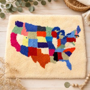 Vintage Handmade Latch Hook Rug USA Map Colorful Folk Art Wall Hanging 36x31