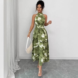 green tropical dress Emerald Floral Print Satin Maxi | Womens | XX-Small (Available in XS, S, M, L, XL) | 100% Polyester | Lulus | Maxi Dresses The design is defined by a striking tropical print with bold shades of green Green Tropical Palm Print Beach